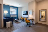 Holiday Inn Express & Suites Englewood - Denver South فنادق في Meridian