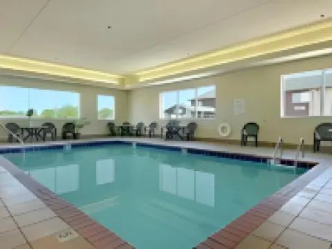 Reston Inn & Suites スペンサーのホテル