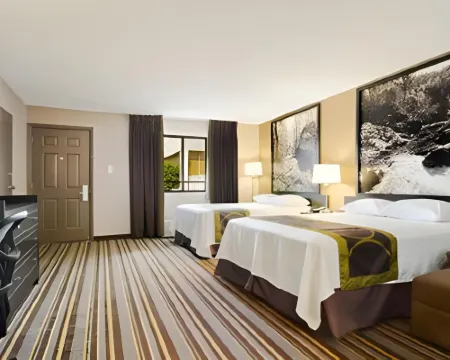 Super 8 by Wyndham Monteagle TN モンティーグルのホテル