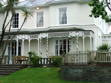 Norton House Hotel - Mumbles Отели рядом с достопримечательностью «Клайн Гарденс»