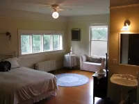 Sasquatch Crossing Eco Lodge B&B Hôtels à : Harrison Hot Springs