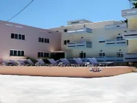 Thelèsi Apartments, 100m from the Beach