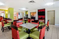 La Quinta Inn & Suites by Wyndham Elkview - Charleston NE - breakfast