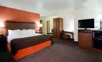 AmericInn by Wyndham Manitowoc - parking