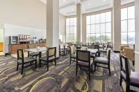La Quinta Inn & Suites by Wyndham Bridge City - breakfast