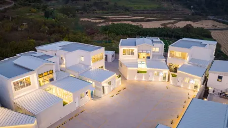 Gyeongju Wony Uni Kids Pool Villa Отели рядом с достопримечательностью «Gameunsa»