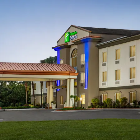 Holiday Inn Express & Suites LIVE OAK by IHG