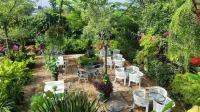 Labuana Homestay & Cafe Garden