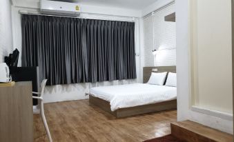 Ze Residence Bang Aor Station