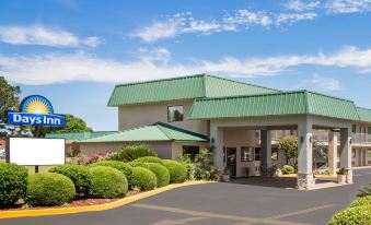 Days Inn by Wyndham Blakely