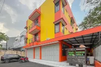 RedDoorz Near Tegalega Park 2 - parking