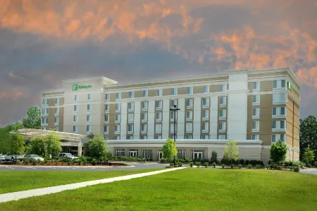 Holiday Inn Raleigh-Durham Airport Отели рядом с достопримечательностью «Lenovo Building 8»