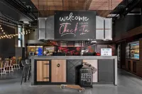 Moxy Bern Expo - bar
