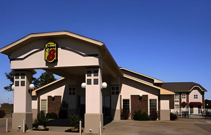 Boarders Inn and Suites by Cobblestone Lamar Missouri