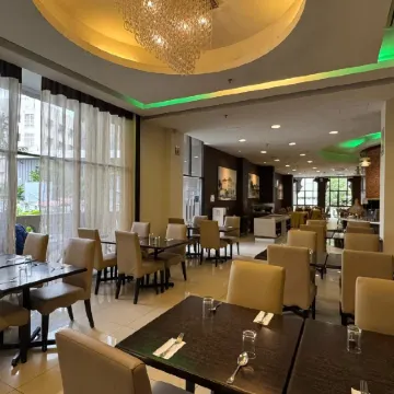 The Grand Puteri Hotel Отели рядом с достопримечательностью «Мечеть Абидин»