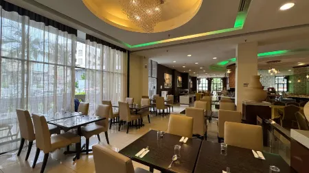 The Grand Puteri Hotel Отели рядом с Аэропорт Султан Махмуд