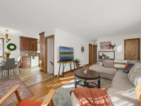 Minutes From Mall Of America and Airport -Single family quiet non through street Hotels in Richfield