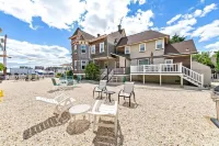 3rd to Beach*Beautiful,Victorian, covered Porch,heartof B.H,Across Veterans Prk