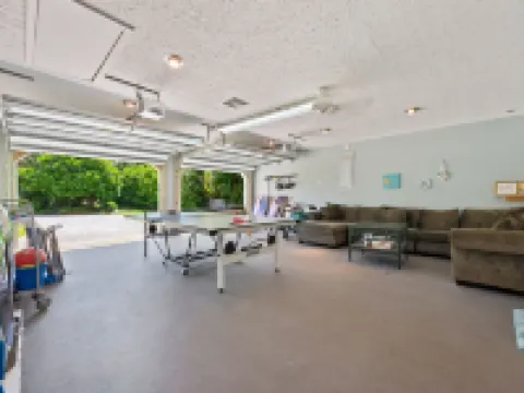 Tropical Resort Style Retreat w/ Pool House 4BR, 3 Bath Hotels in Port Salerno