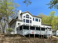 Lakefront Retreat Minutes from the Strip – Stunning Views & Family-Friendly Fun!