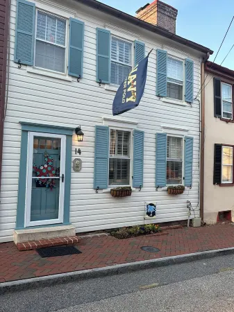 Location is perfect and a big bonus we have our own parking at the home! Отели рядом с достопримечательностью «Уильям Пака Хаус & Гарден»