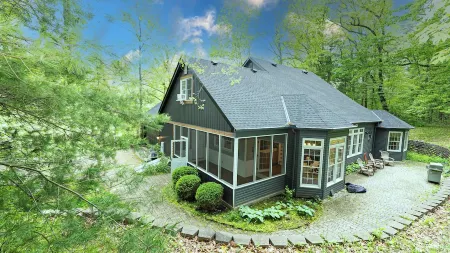 Luxury Secluded Mountain View Cabin| Theater | Hottub | Firepit