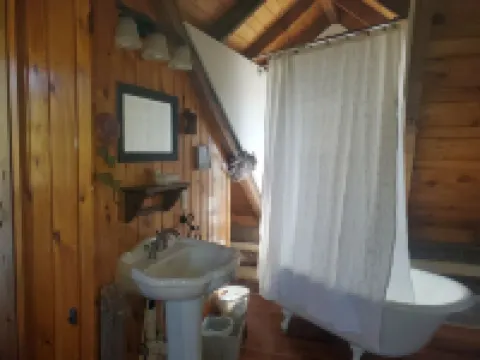 Countryside Cabin with Mountain Views near Surreybrooke Gardens