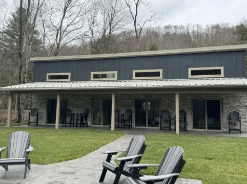 Gone Fishing cabin- family-friendly, riverfront & minutes from East Branch Lake.