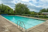 Cosy but spacious, historic cottage on The Red House Estate - Pools