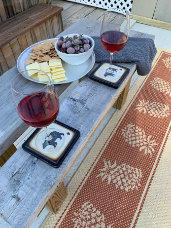 "Spacious Maine Retreat near Sunday River with Hot Tub, Fire Pit & Pet-Friendly! Отели в г. Ньюри