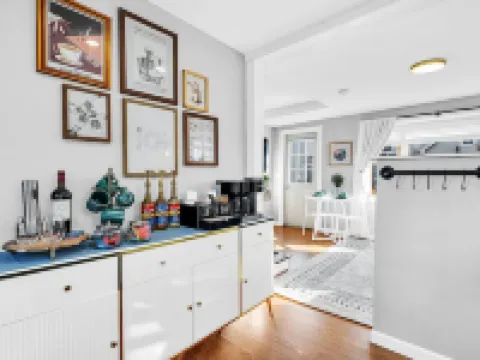 The Saco Suite - Downtown, Dog Friendly, Sleeps 4, Walk to Bars & Restaurants! 薩科酒店