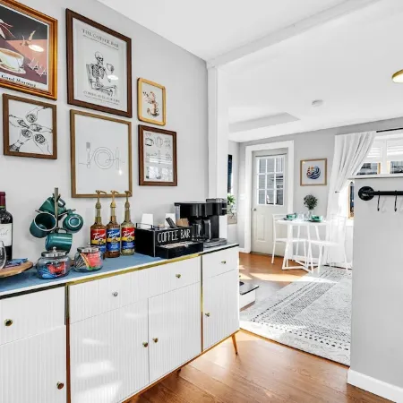 The Saco Suite - Downtown, Dog Friendly, Sleeps 4, Walk to Bars & Restaurants!