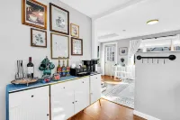 The Saco Suite - Downtown, Dog Friendly, Sleeps 4, Walk to Bars & Restaurants!