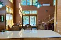 Lake front NEW Cabin 2bd 2b AC/WIFI, kayak, beach, fish, firepit