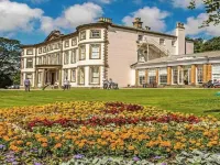 Flamborough Rock House & Cottage - village centre location - sleeps 12 Hotels in Flamborough