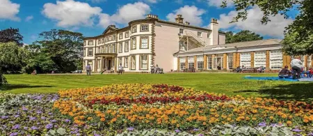 Flamborough Rock House & Cottage - village centre location - sleeps 12 Отели рядом с достопримечательностью «Thornwick Bay»