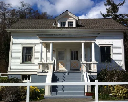Point Robinson Lighthouse - Keeper's Quarters B Hotels in Vashon