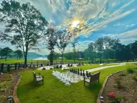 Lakefront Double Studio-Lake, Pool, Splash Pad, hot tub, fire pit, kayaks, etc!