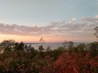 Beautiful Year-Round  Home on the South Shore of Hubbard Lake - 2성급
