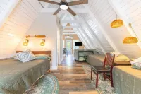 Scenic Lake Retreat - Open Layout - Pontoon Rentals - BBQ Grill