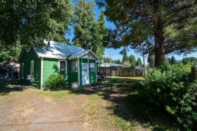 The Green House - Minutes from the Entrance to Crater Lake National Park Hotels near Crater Lake National Park