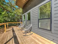 Lux Couples Retreat: Hot Tub & Sleep Number Bed Hotels in Johnson