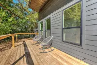 Lux Couples Retreat: Hot Tub & Sleep Number Bed