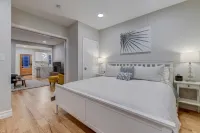 Cozy Downtown 1BR w/ Parking Hotel berhampiran Institute for Advanced Study