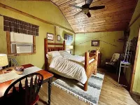 Glady Hideaway