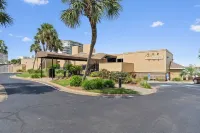 Sandpiper Cove 8140 :: 500 Feet to the Beach :: Pool in the back yard!!