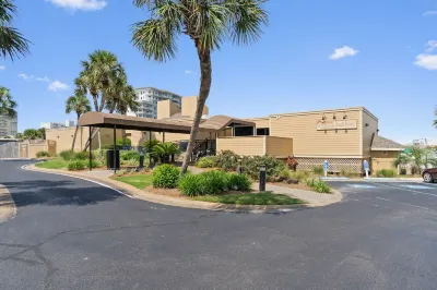 Sandpiper Cove 8140 :: 500 Feet to the Beach :: Pool in the back yard!! Các khách sạn gần Crab Island Tiki Boats