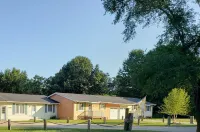 Sunrise Cottage, Saugatuck. Walk downtown. Clean, crisp, colorful, convenient.