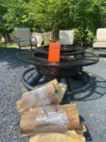 Giant chalet with private lake access. Hot tub. pet friendly. ultimate game room