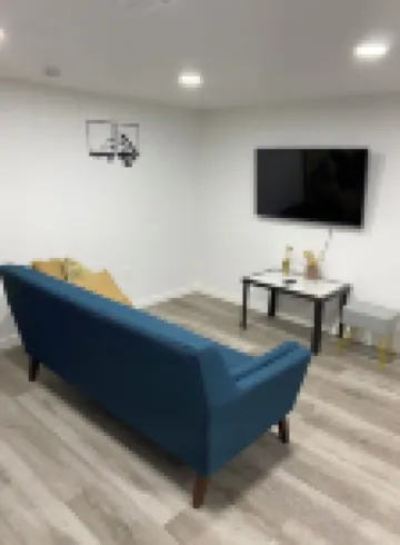 Luxury basement, escape comfort family friendly & pet friendly w arcade pac-man